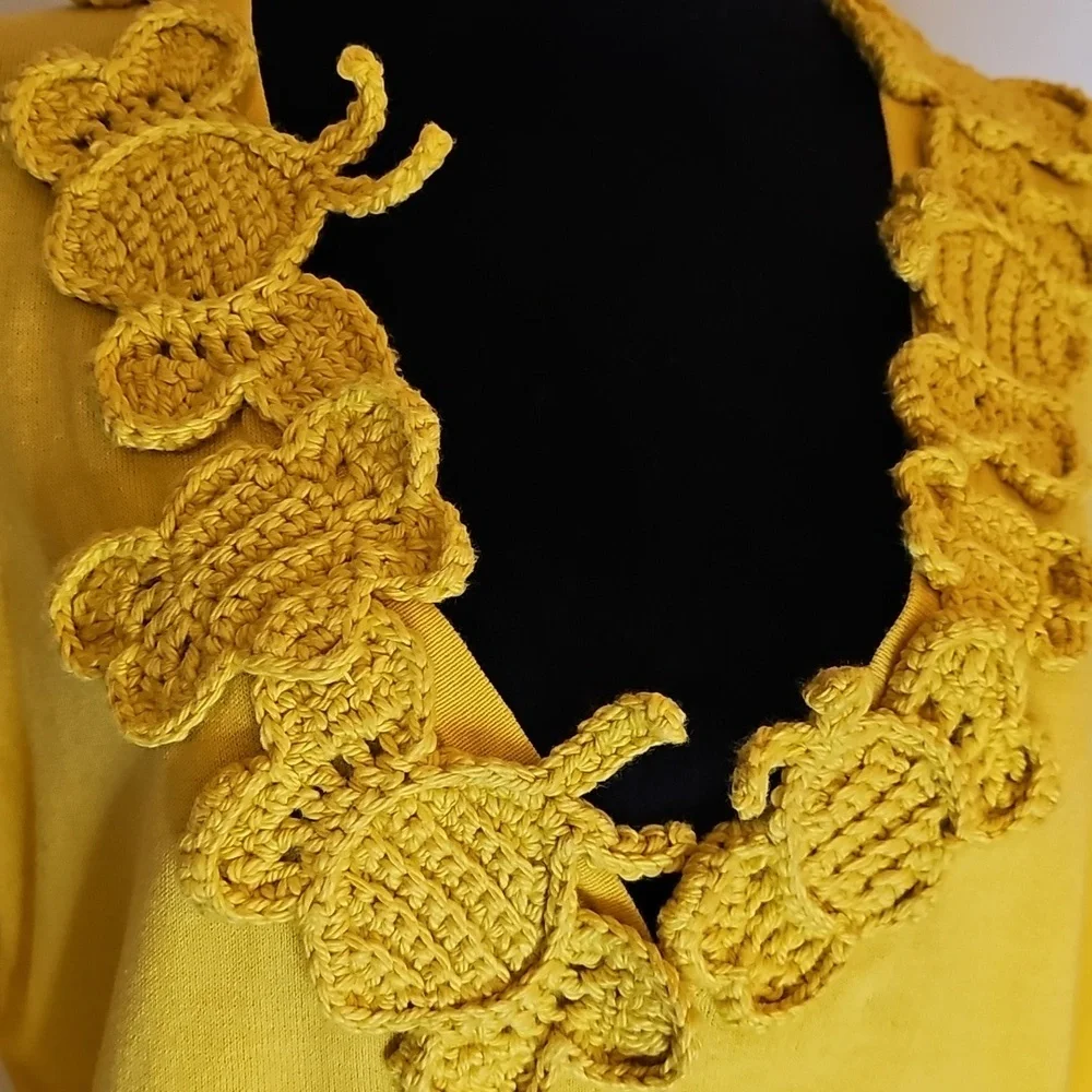 Anthropologie Moth Abuzz Bee Cardigan Sweater, Crochet Bumblebees, Yellow, Large - Picture 3 of 8